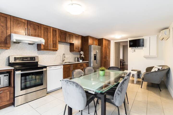 Friends&Family Big Renovated Downtown FREE PARKING gallery image 5