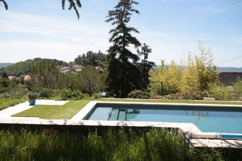 piscine avec escalier d 'accès