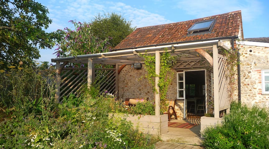 Peaceful Cottage near the Sea.
