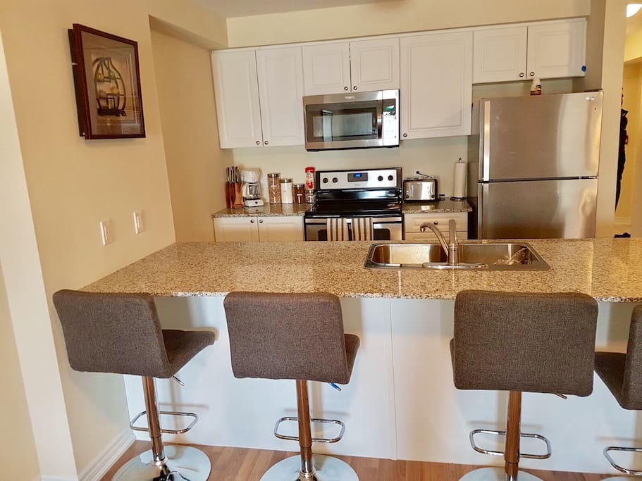 Full kitchen with breakfast bar