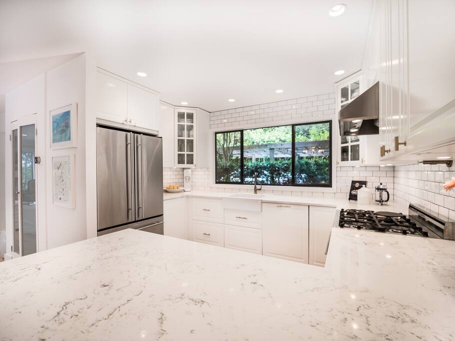 Lots of counter space for everyone. More cooks in the kitchen is better!