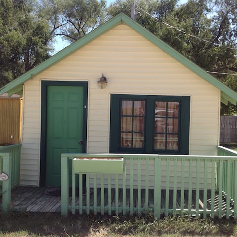 Bird cabin, The Looney Bin