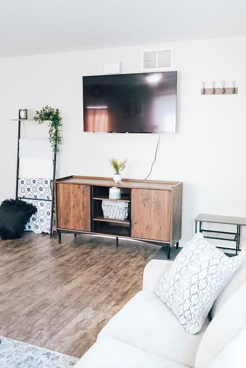 Top performing Airbnb: Newly furnished, clean and central Alaskan home! in Kalifornsky