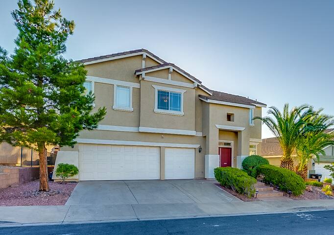 Vacation Ready 4 Bed/3 Bath w/ Heated Pool & Spa gallery image 5