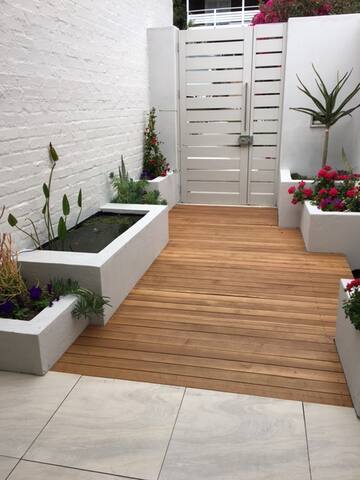 Hout Bay Restio – Near sea, mountains & vineyards gallery image 5