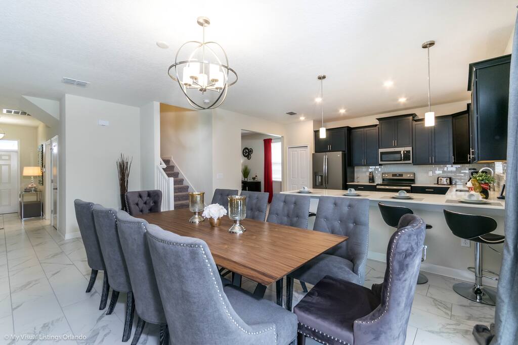 1684MoonValleyDr-5