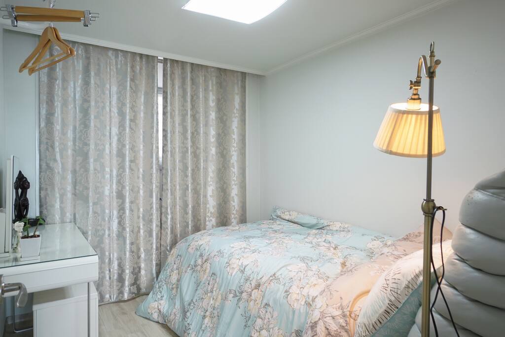 You may take a rest in this cozy room with comfortable lamp.