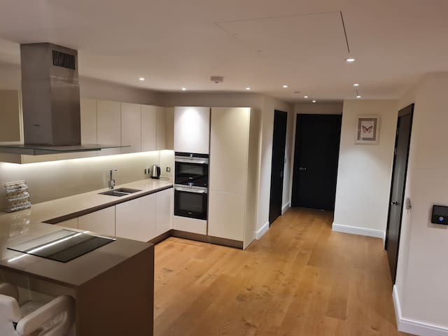 Chelsea Luxury 3 Bed Apartment