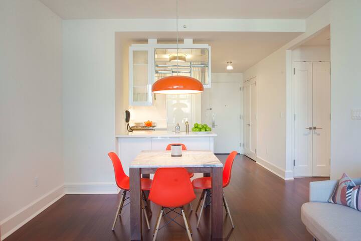 Cityscape Views at Lux 1 Bed/1 Bath in Lincoln Sq. gallery image 5