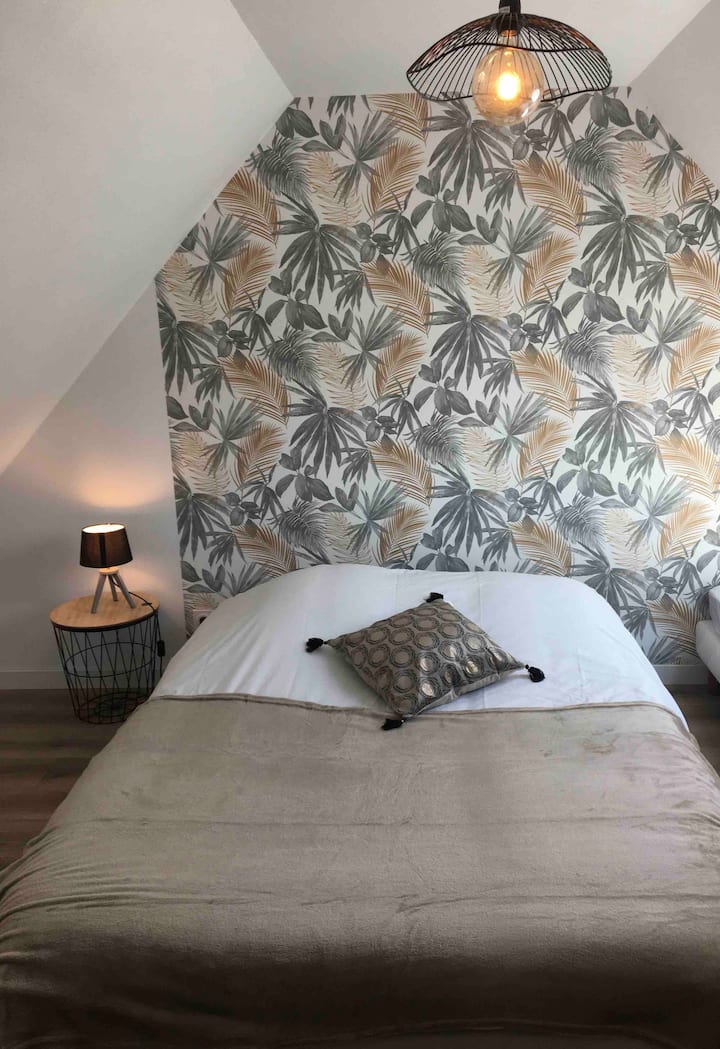 Spálňa s manželskou posteľou 140 x 200 a samostatným lôžkom 90 x 190