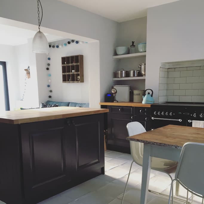 Kitchen diner - range oven