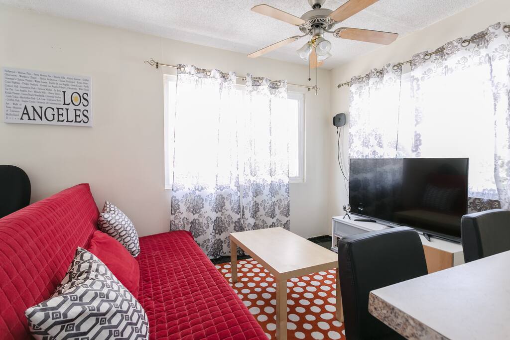 Comfy Living room with 50"TV with direct TV