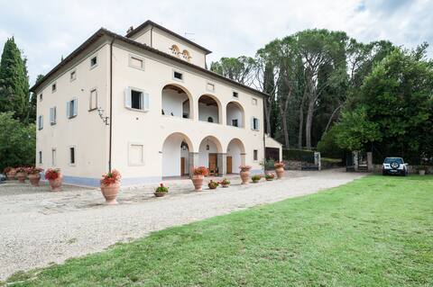 Magnificent 1700's villa in Tuscany