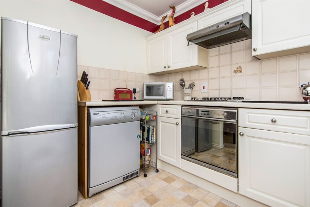 Fully fitted kitchen with all you need