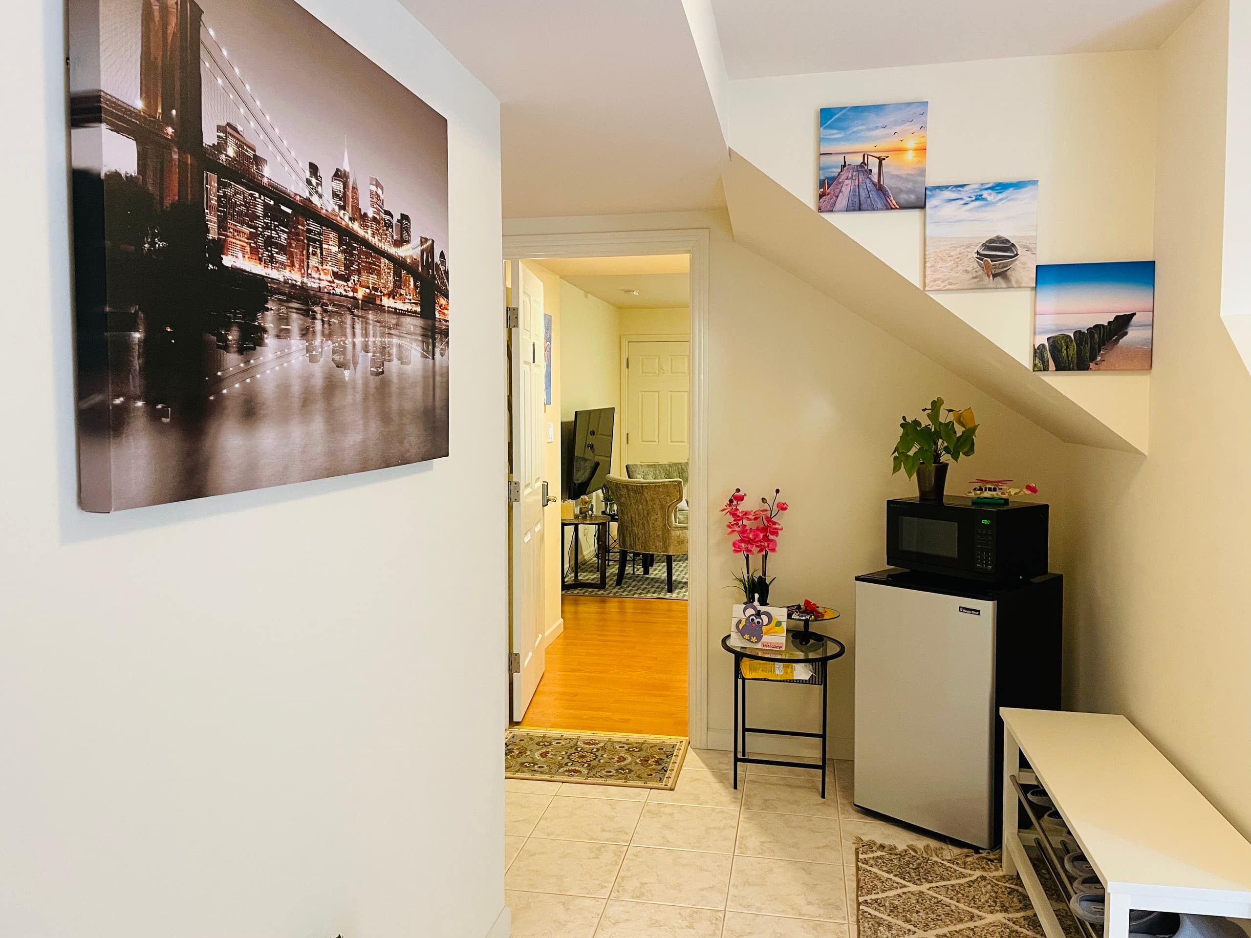 Relaxed 3B/2Ba Home with Private Parking - Image 71