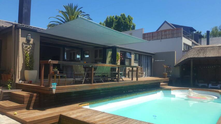 Sunny Open living family home in the Winelands gallery image 4