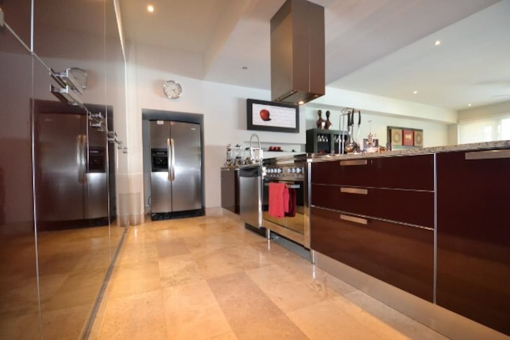 Fully equipped kitchen with Italian modern design
