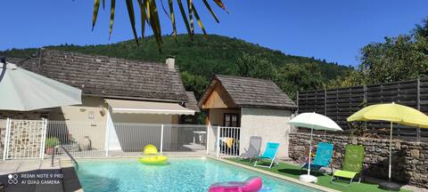 Riverside chalet/pool