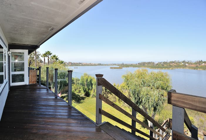 2BR Private Floor, Waterfront View!