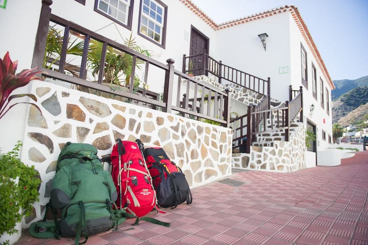 Los Telares Estudios Con Balcon Y Piscina Apartahoteles En Alquiler En Hermigua Canarias Espana