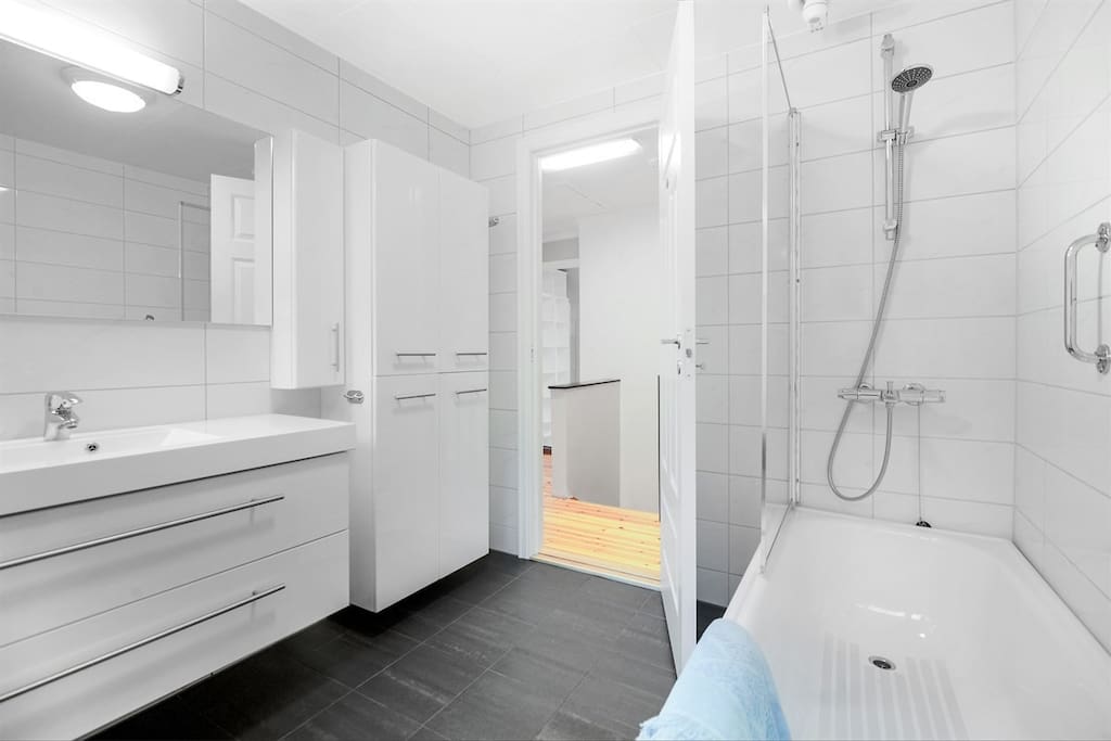 Upstairs bathroom. Large and bright, with nice bathtub.