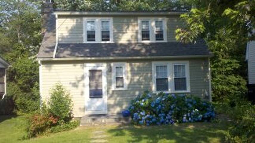 Cozy Cottage In Bonnet Shores Cottages For Rent In Narragansett