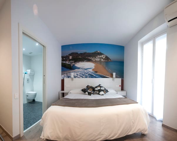 DOUBLE ROOM WITH BATHROOM + BALCONY (O)
