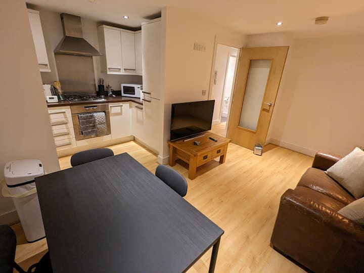 Cosy, Modern, 2 Bedrooms, Secure Parking. - Belfast