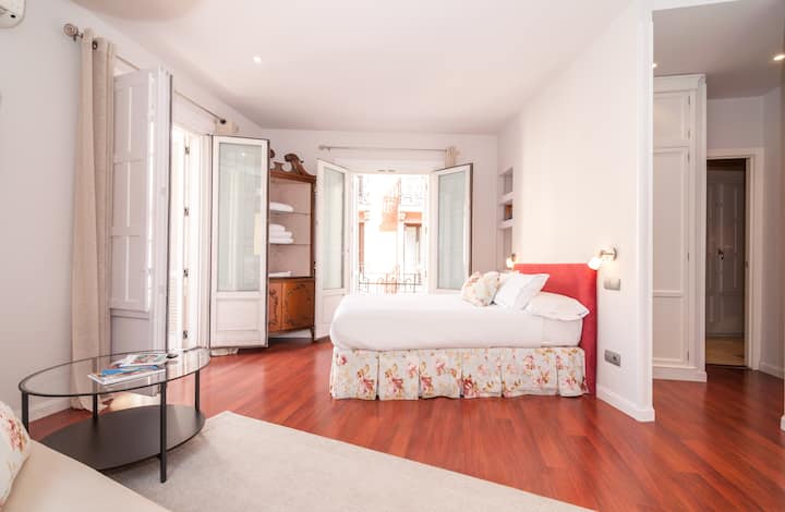 Top 15 Airbnb Vacation Rentals In Puerta Del Sol, Spain - | Trip101