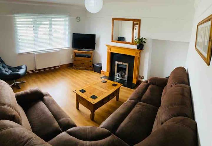Entire 3 Bed House Near Town Centre And Beaches - Haverfordwest