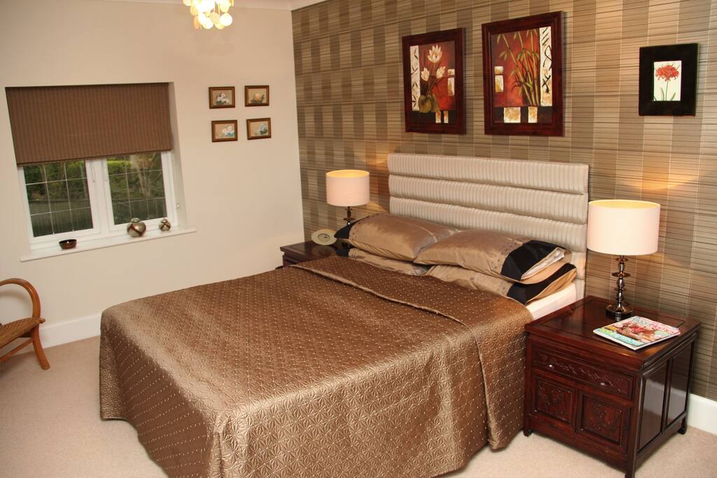 Bedroom 1 (en suite) with king size bed