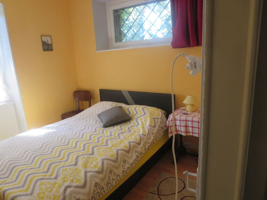 Chambre 1 lit double 140 cm
