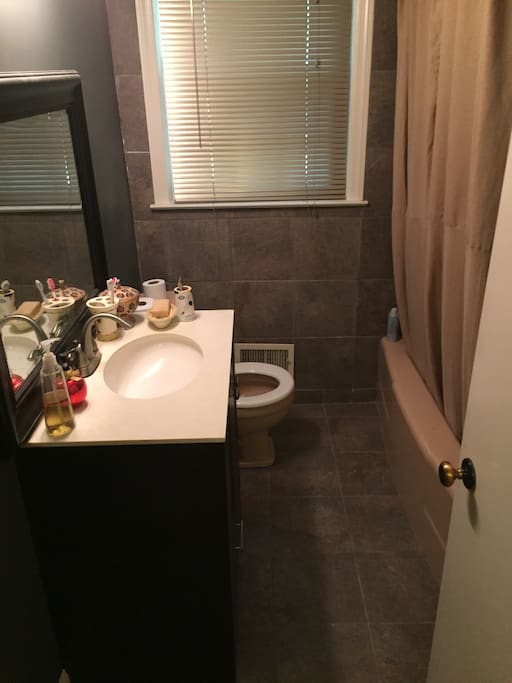 Bathroom with tub / shower