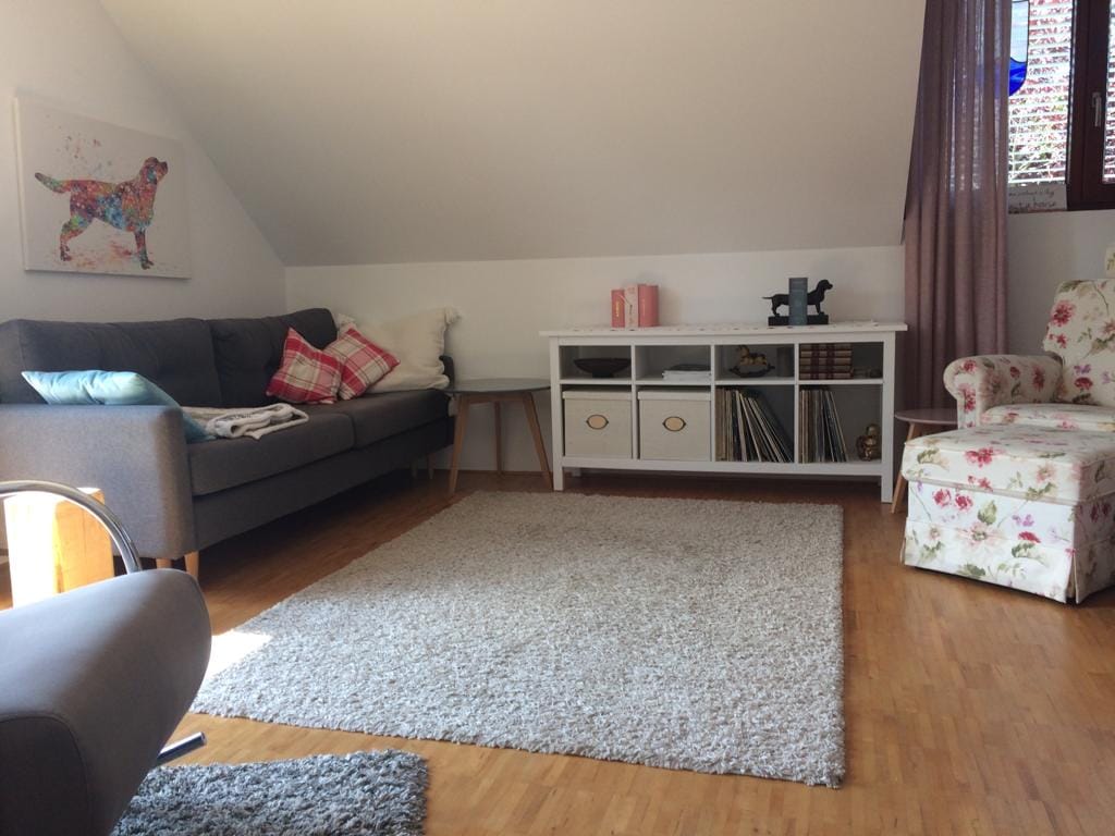 Გასაშლელი დივნის გამოღება შესაძლებელია, ამიტომ აქ ხელმისაწვდომია ორი საძინებელი ადგილი.