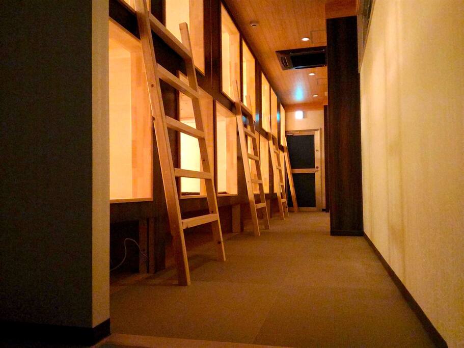 14 Capsule Room