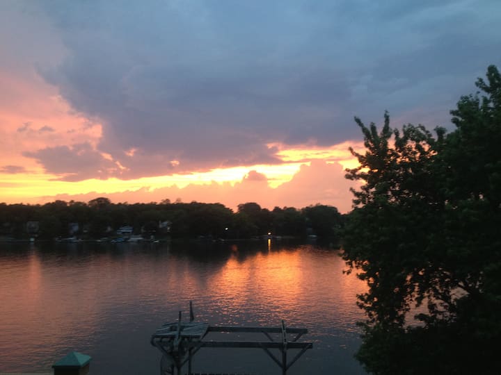 Glacier Escape - Wonder Lake- Lakefront House - McHenry, IL