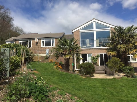 Apartment for 3 close to A27 & A23 + free parking
