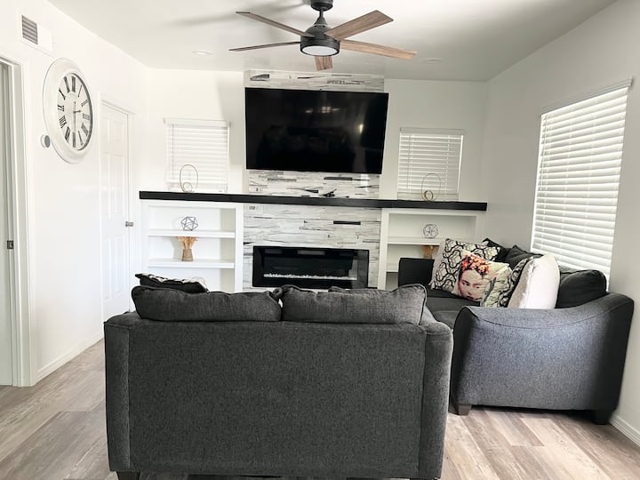 Welcoming 6 Bed 5 Rooms 2 Bath Home - El Paso, TX