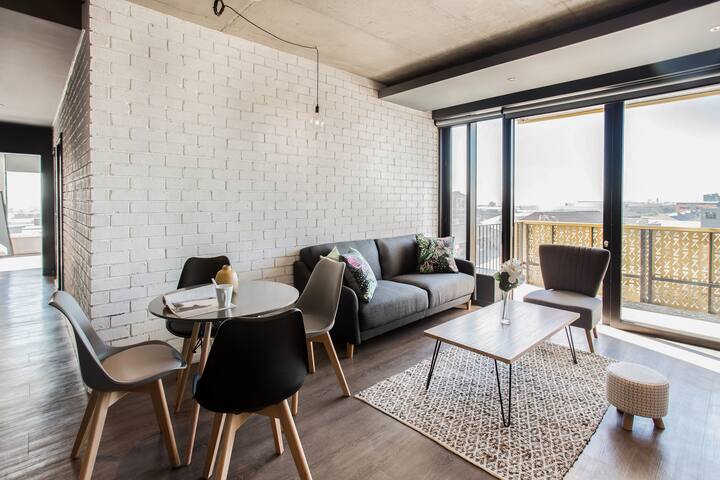 Trendy 2 bedroom Close to the City gallery image 4