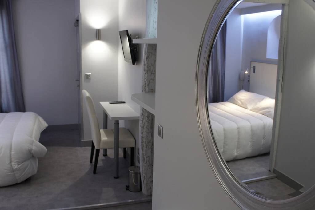 CHAMBRE DOUBLE
2 PERSONNES MAXIMUM