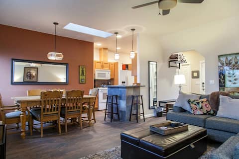 Location! 4-Bedroom, 3-bath Downtown w/Hottub