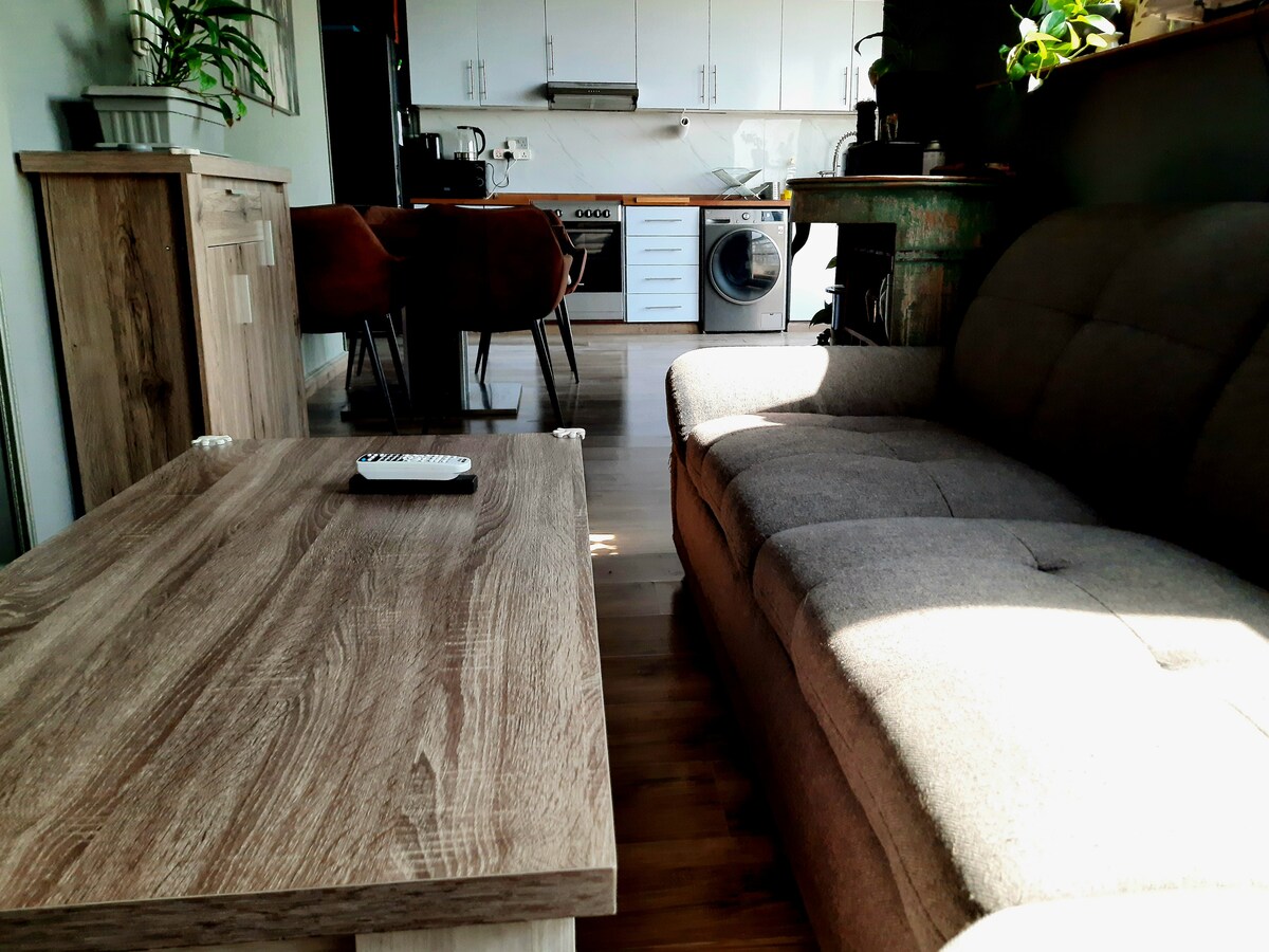 Top performing Airbnb: Stylish Modern Apartment. in Wadi Al Safa 5