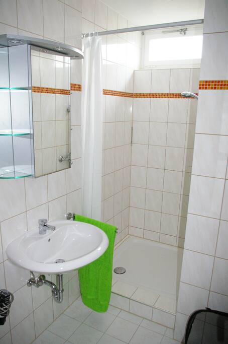 Kürzlich neu renoviertes Bad.