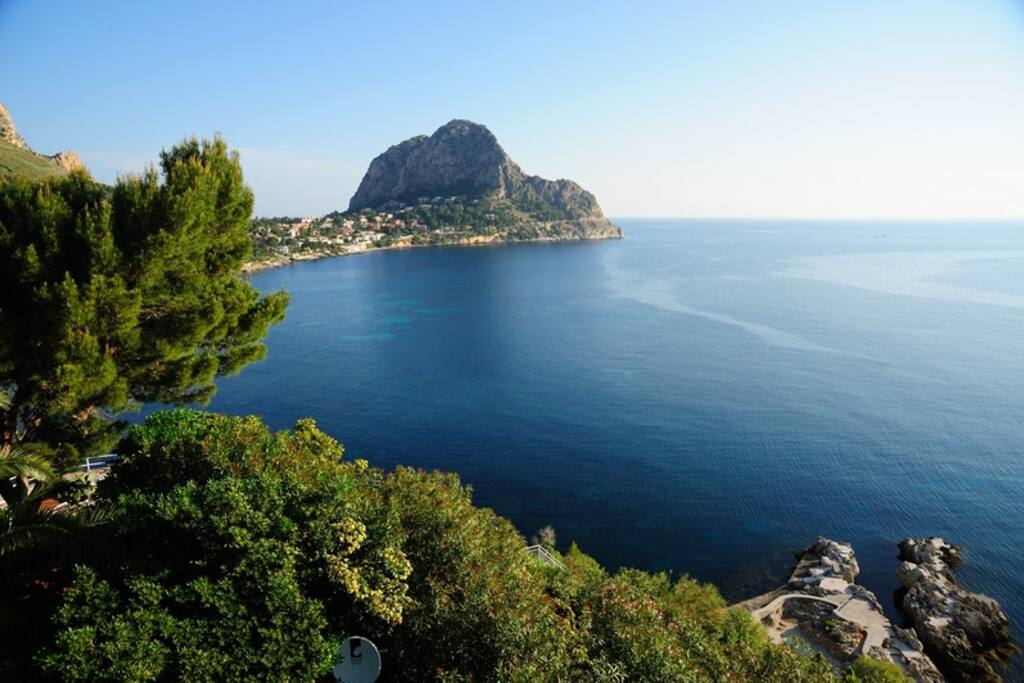 Panoramic sea perspective