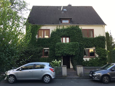 Popular Airbnb listing: Beautiful quiet mod. apartment (70 square meters) - 3 bedrooms in Kassel