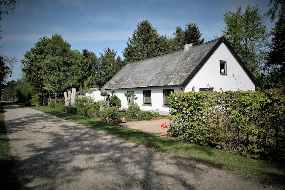 Open year-round for vacations and leisure activities in a large garden and park. — photo 1