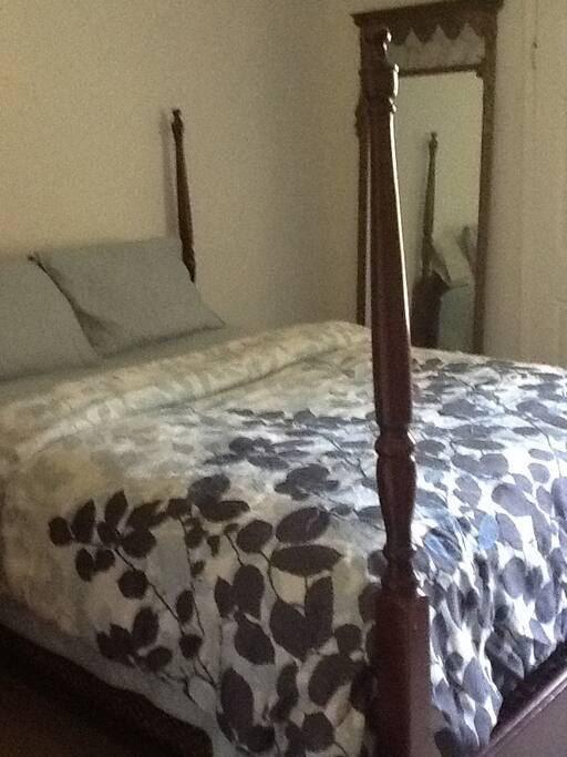 Comfy queen bed with four poster bed.