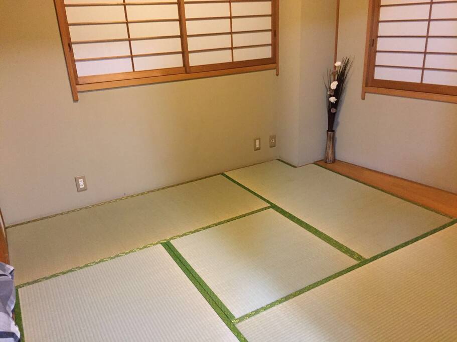 Room 1 with 2 sets tatami futon