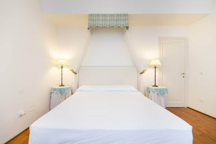 Бялата спалня - подробности