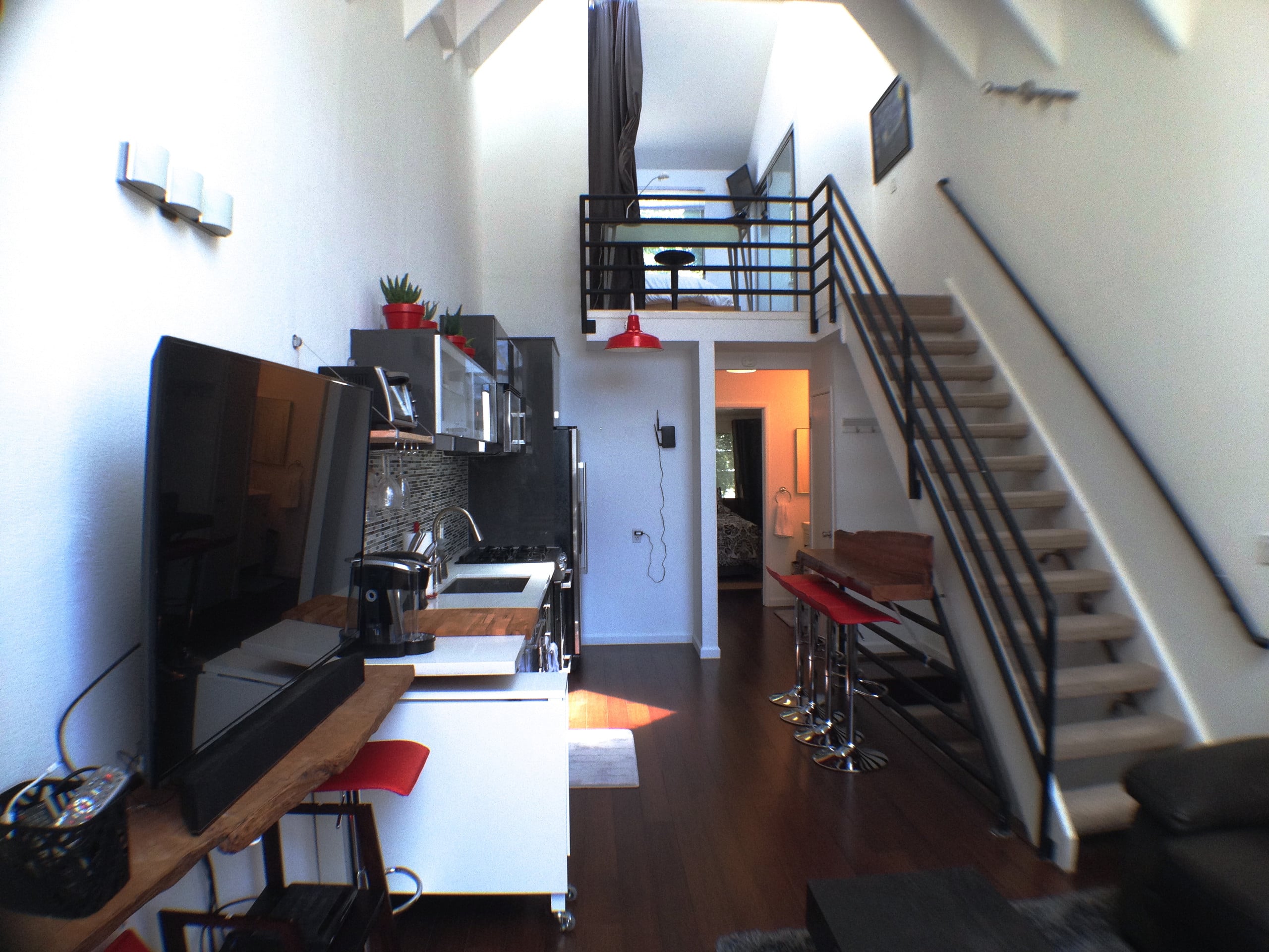 Home in San Francisco · ★4.91 · 2 bedrooms · 2 beds · 1 bath - Image 8